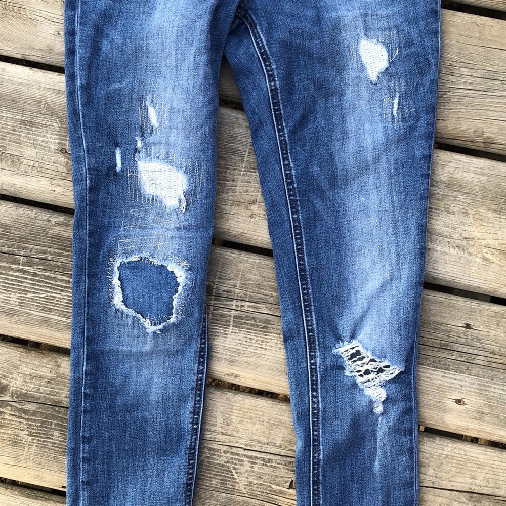 Eighty-Two Denim Distressed Jeans - Picture 5 of 10